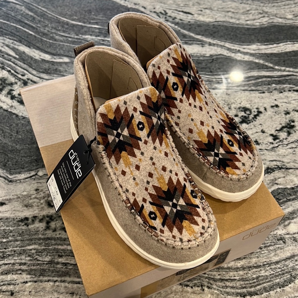 New Hey Dude Denny Boot Aztec Buckle Exclusive Size 6
